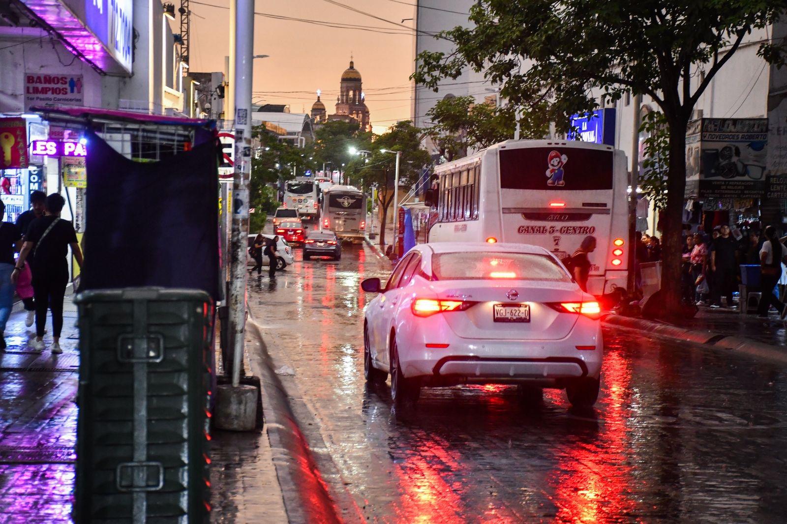 $!Cae fuerte tormenta en el centro de Culiacán; llaman a tomar precauciones