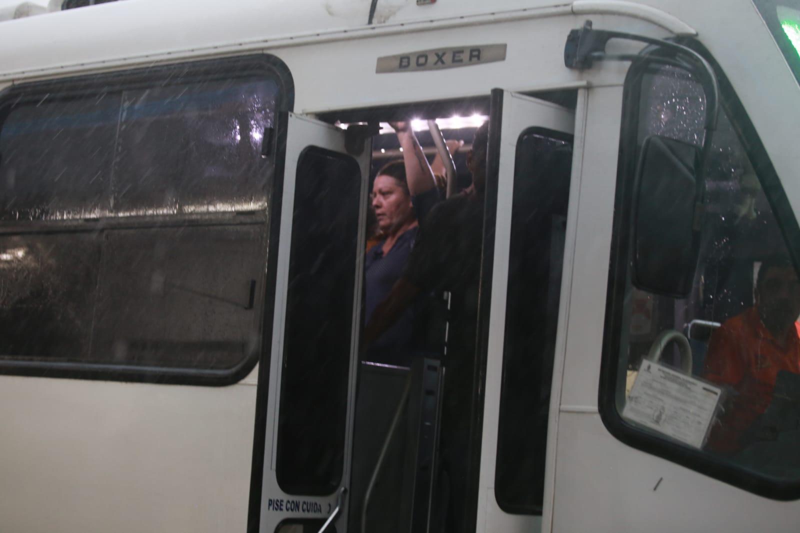 $!Azota fuerte viento y lluvia a Mazatlán