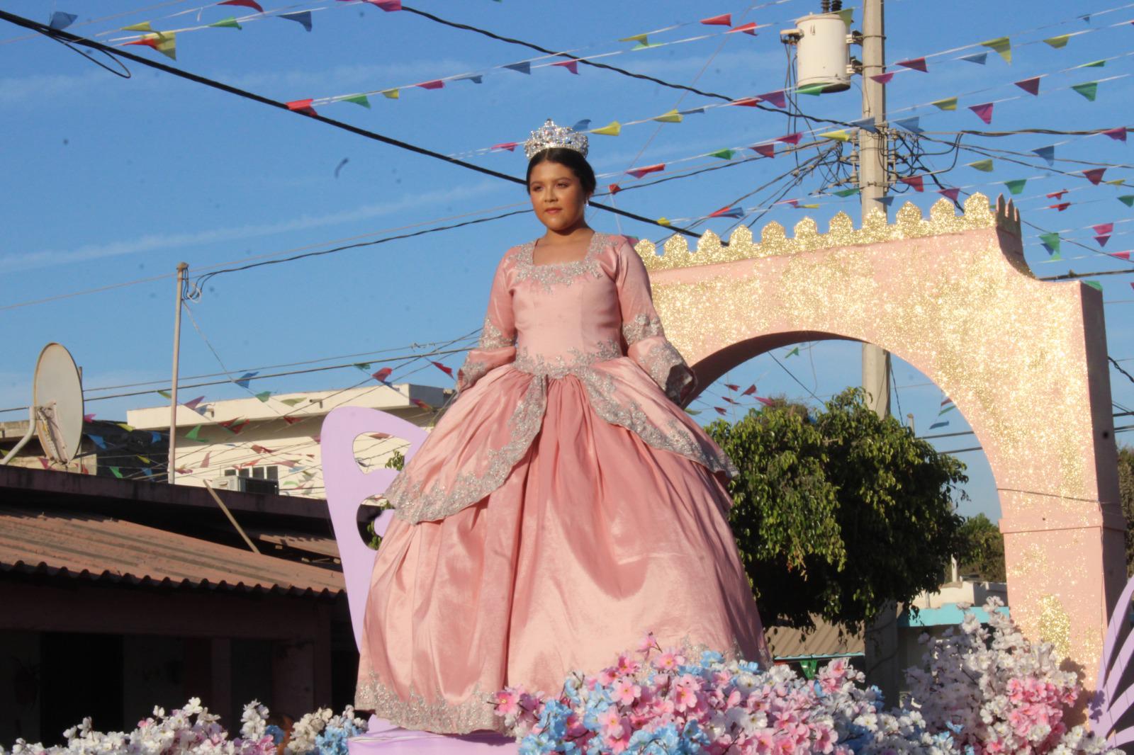 $!Disfrutan familias desfile de las tradicionales fiestas de marzo en Aguaverde, en Rosario