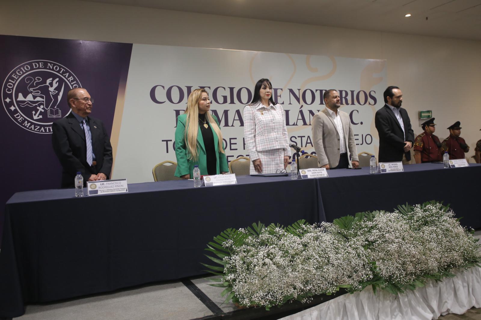 $!Asume Rosa Alicia León directiva del Colegio de Notarios Públicos de Mazatlán; la primera mujer en su historia