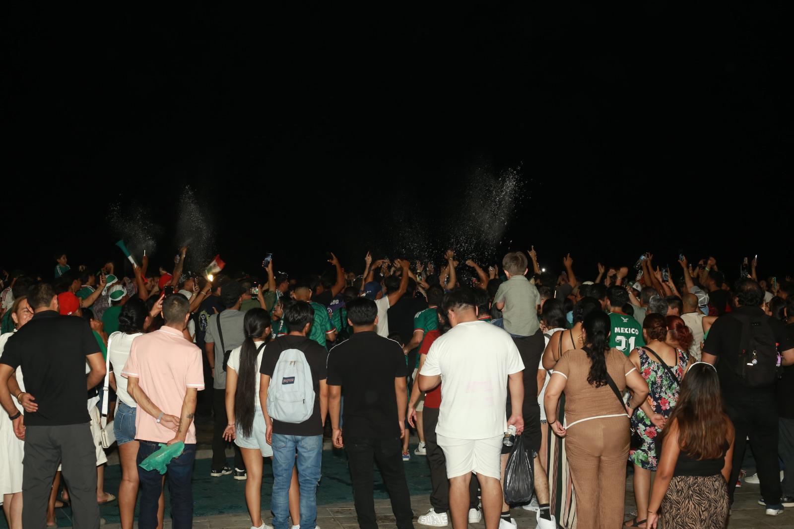 $!México pasa a octavos y a Mazatlán le gana la euforia mundialista