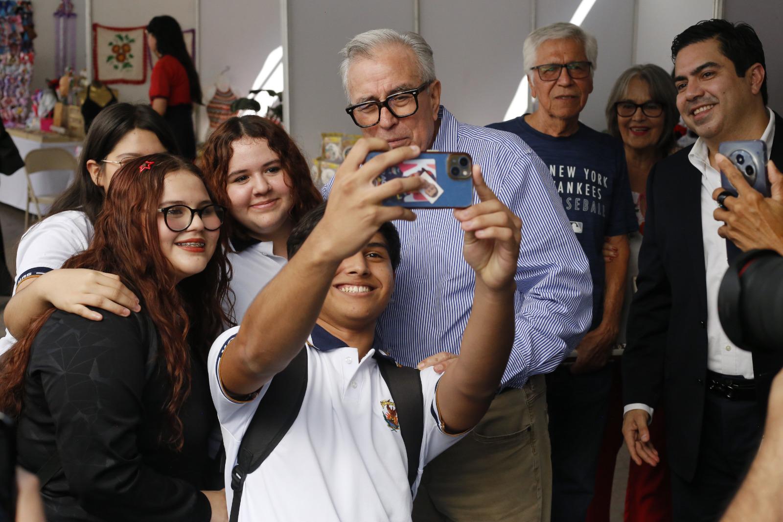 $!Asiste gobernador Rocha Moya a la FIL Culiacán 2025 en su segundo día de actividades