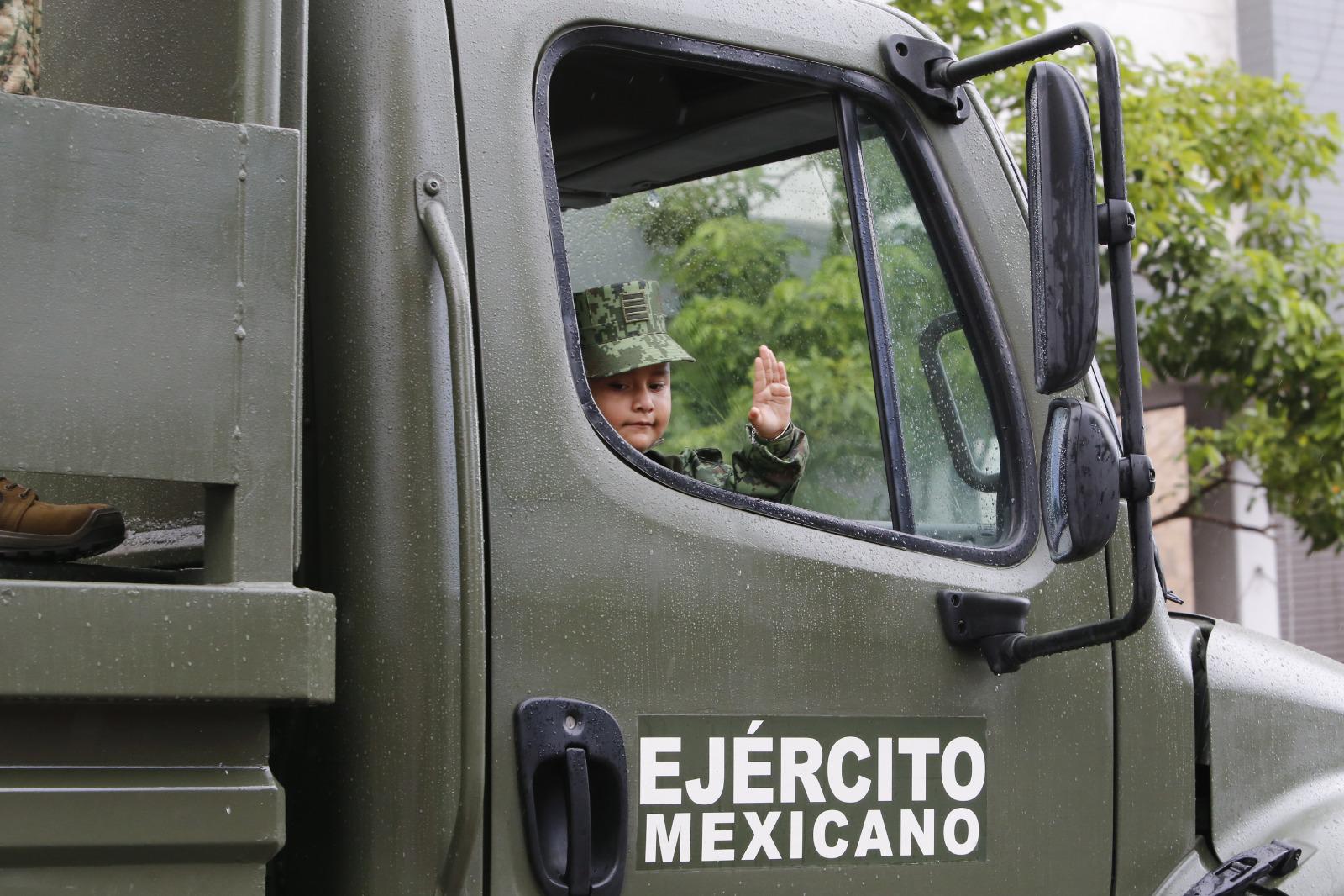 $!Baja afluencia marca desfile por la Independencia de México en Culiacán