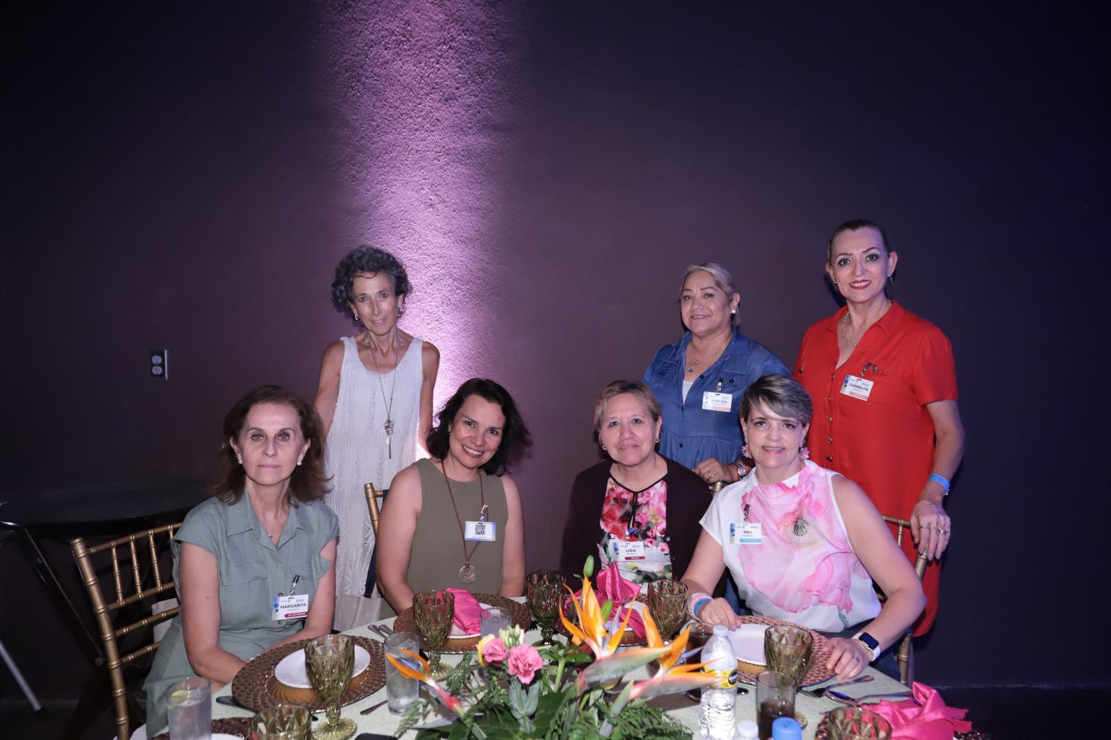 $!Blanca, Maritza, Carmelita, Margarita, Xóchitl, Lidia y Yoli disfrutan de la velada.