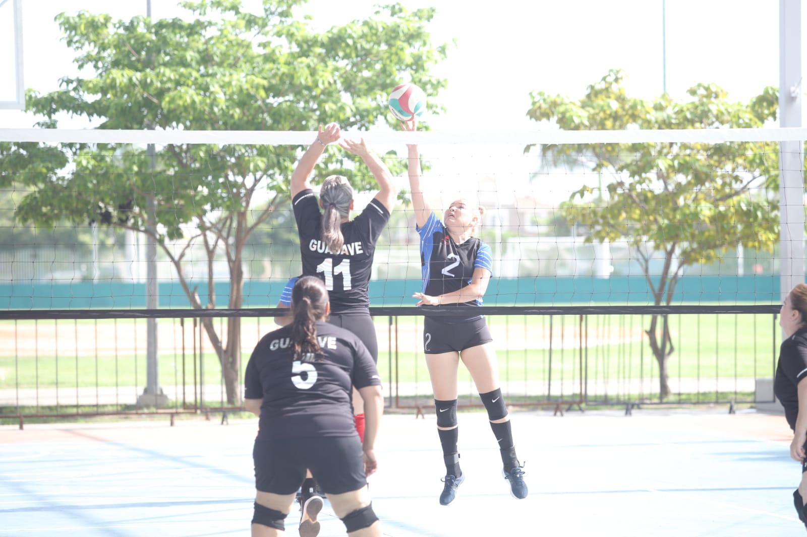 $!Candente jornada sabatina en Festival de Voleibol de Sala Salvador González