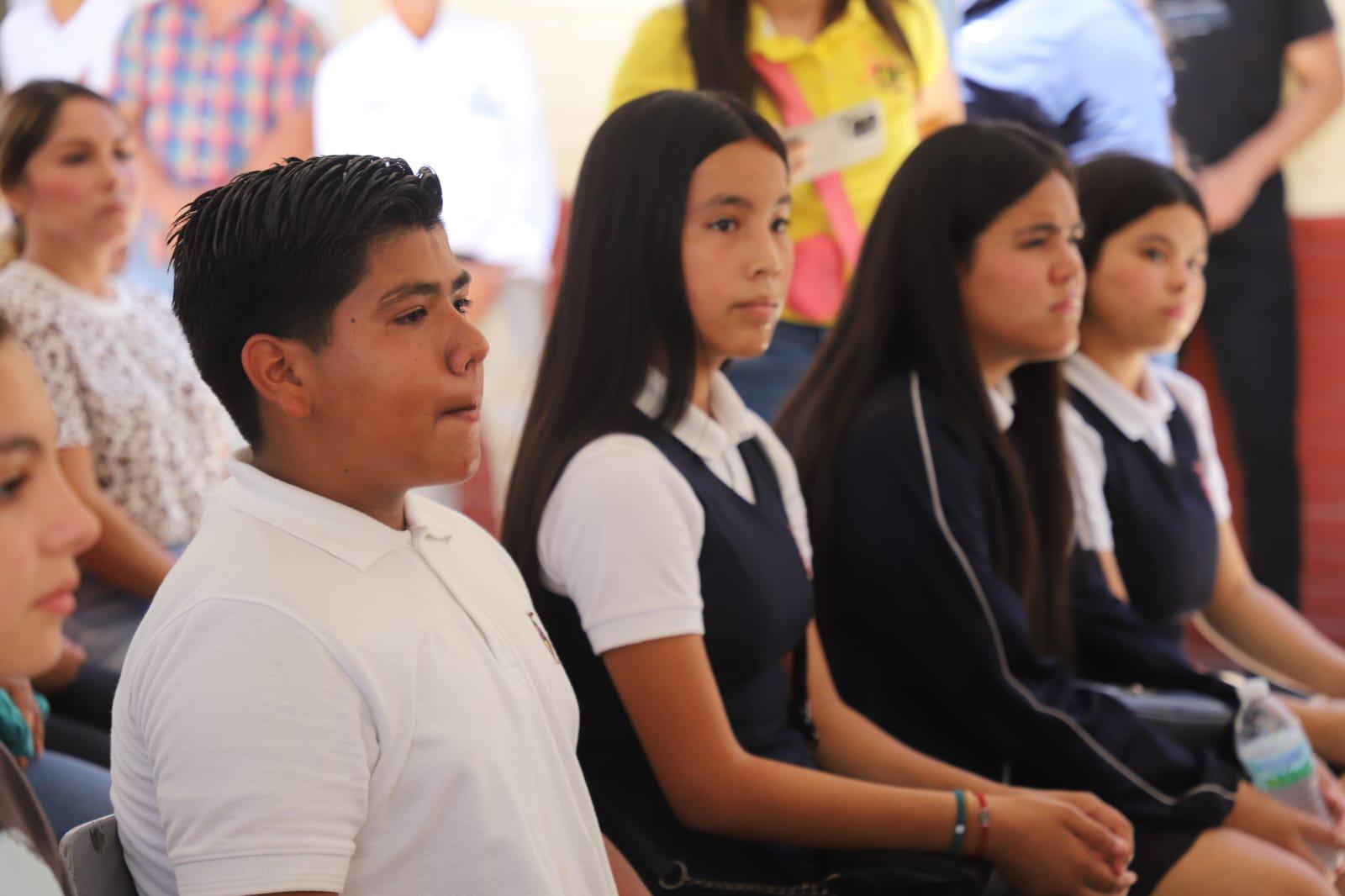 $!Llevan obras de infraestructura educativa a Boscoso y Tanques, en Elota