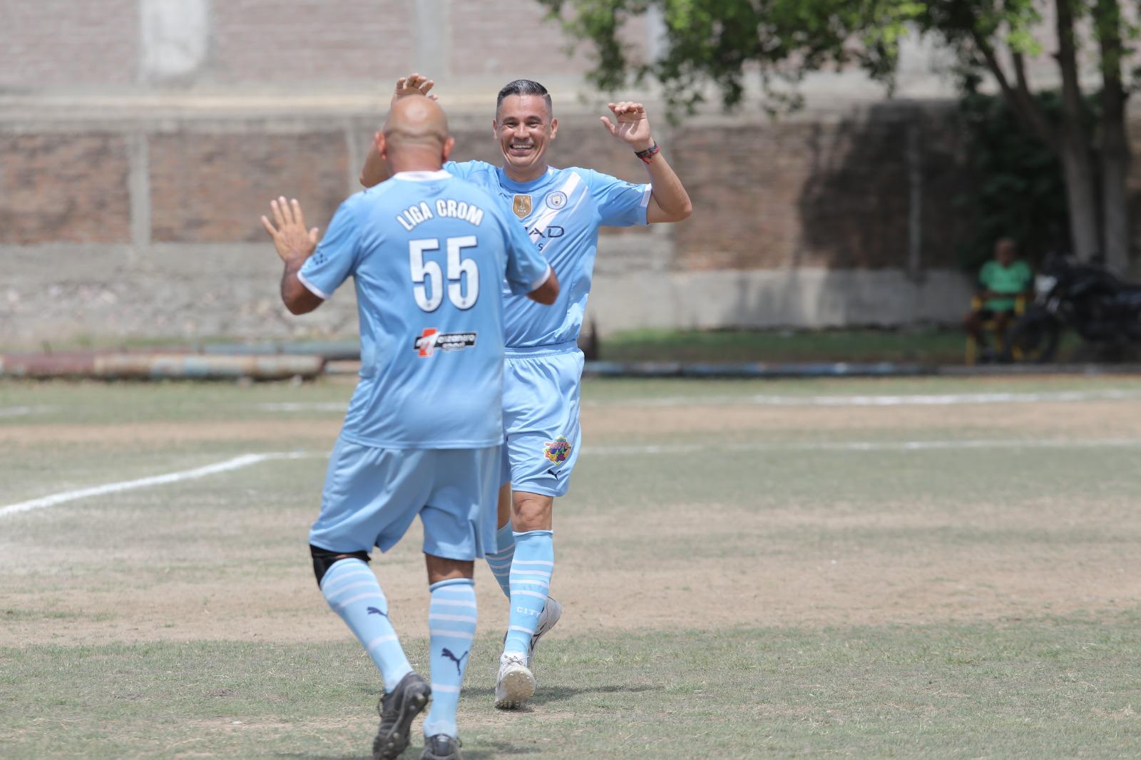 $!Liga CROM-Frutería Bernal rompe hegemonía de Servigrúas en Futbol Veteranos Diamante