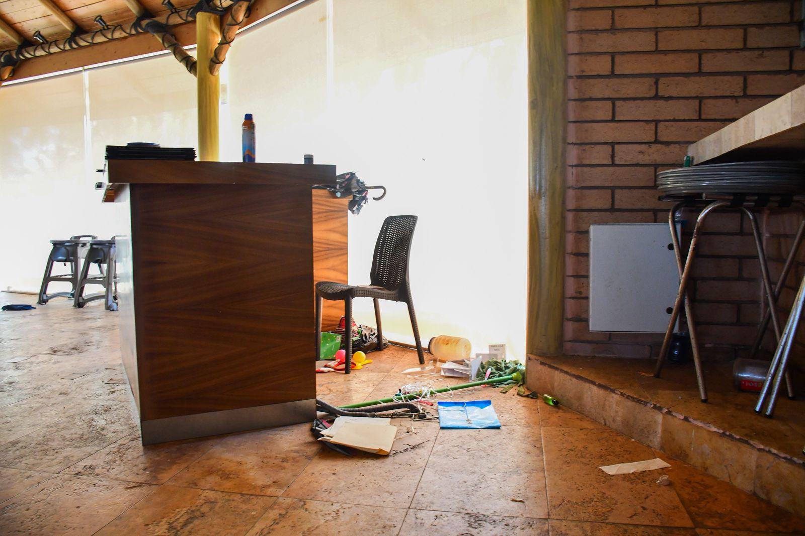 $!Los estragos del ataque armado en Altata: base sindical baleada y un hotel devastado por las llamas