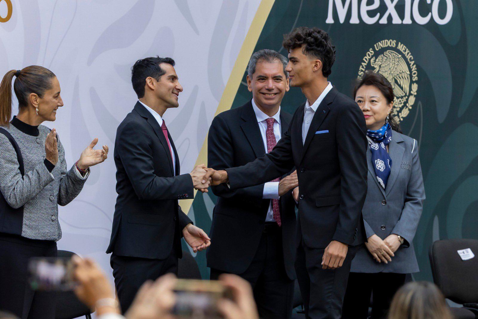 $!Sinaloense Luis Carlos López Valenzuela y figuras del deporte mexicano reciben el Premio Nacional de Deportes 2025