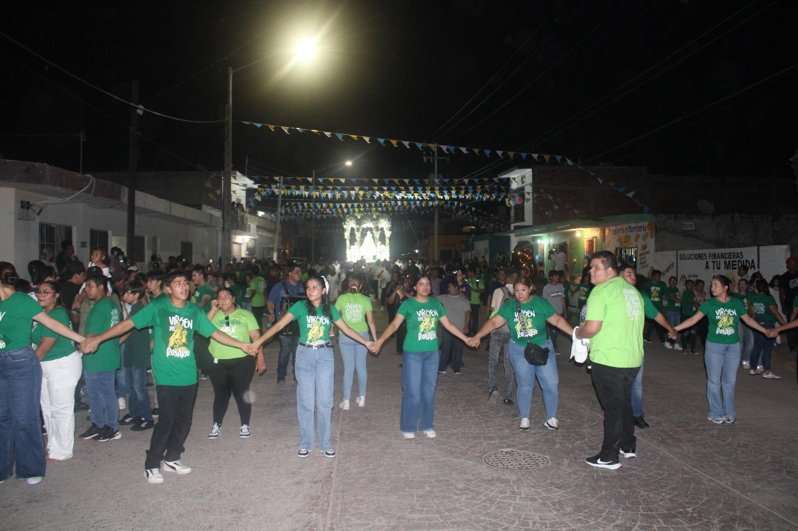 $!Realizan titánica labor cargadores y valla de jóvenes durante romería en la virgen del Rosario