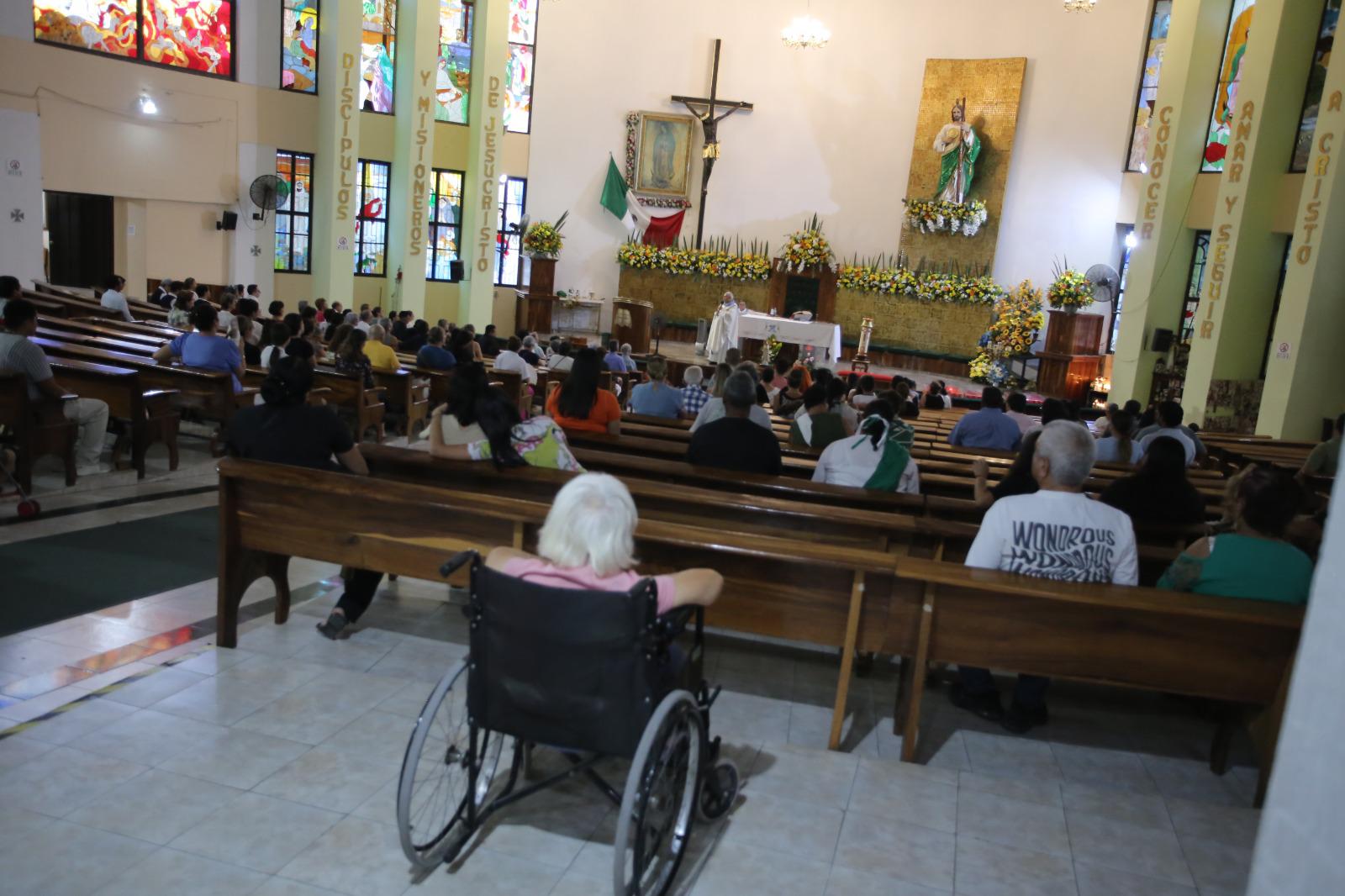 $!Decenas de fieles se encomiendan a Dios en la tradicional misa por los enfermos de San Judas Tadeo