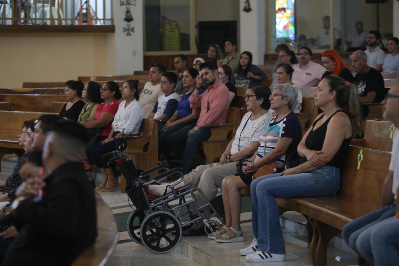 $!Decenas de fieles se encomiendan a Dios en la tradicional misa por los enfermos de San Judas Tadeo