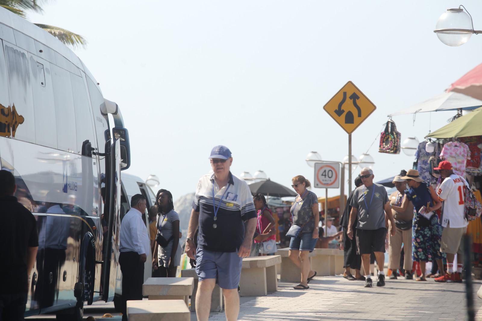 $!Con más de 4 mil pasajeros y tripulantes, llega a Mazatlán el crucero Royal Princess