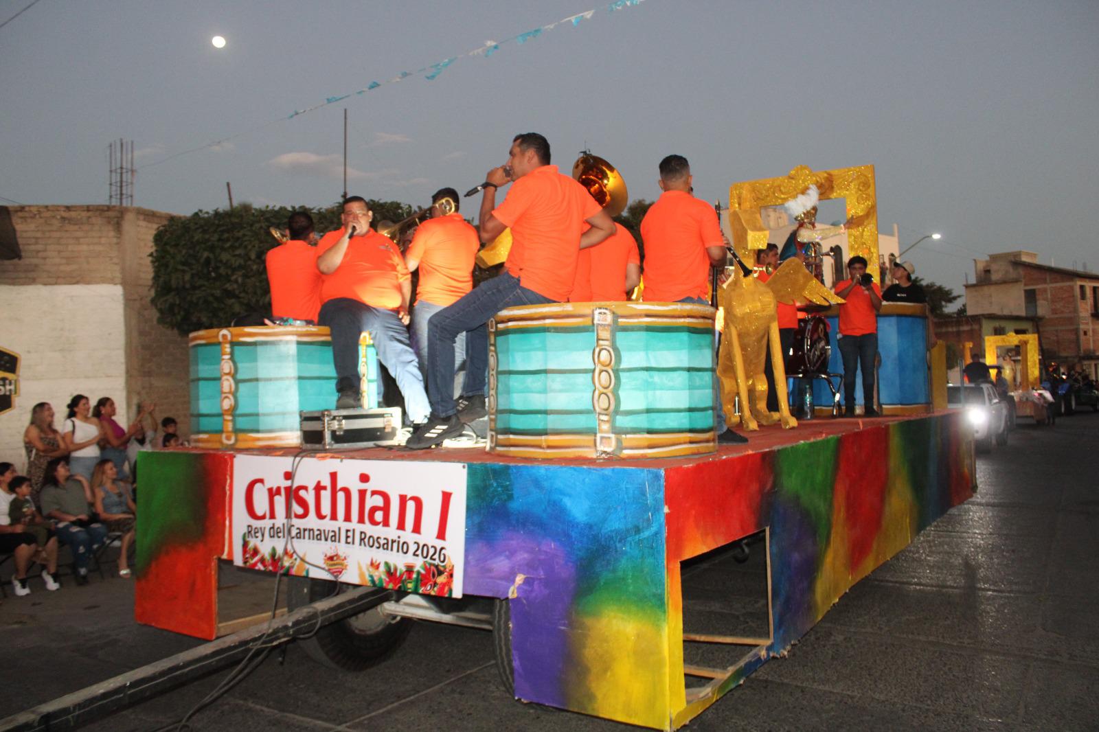 $!Cierra Carnaval de El Rosario con desfile y espectáculo de luces