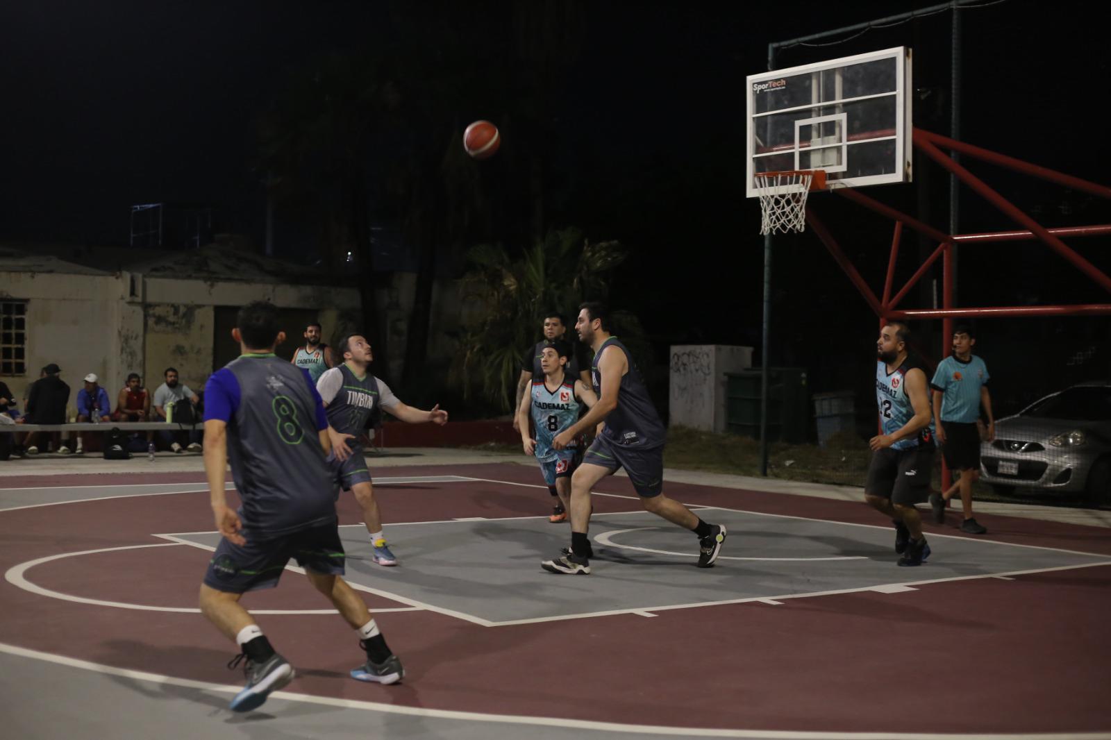 $!Tímbiri propina paliza a Cademaz, en Torneo Veteranos de Baloncesto