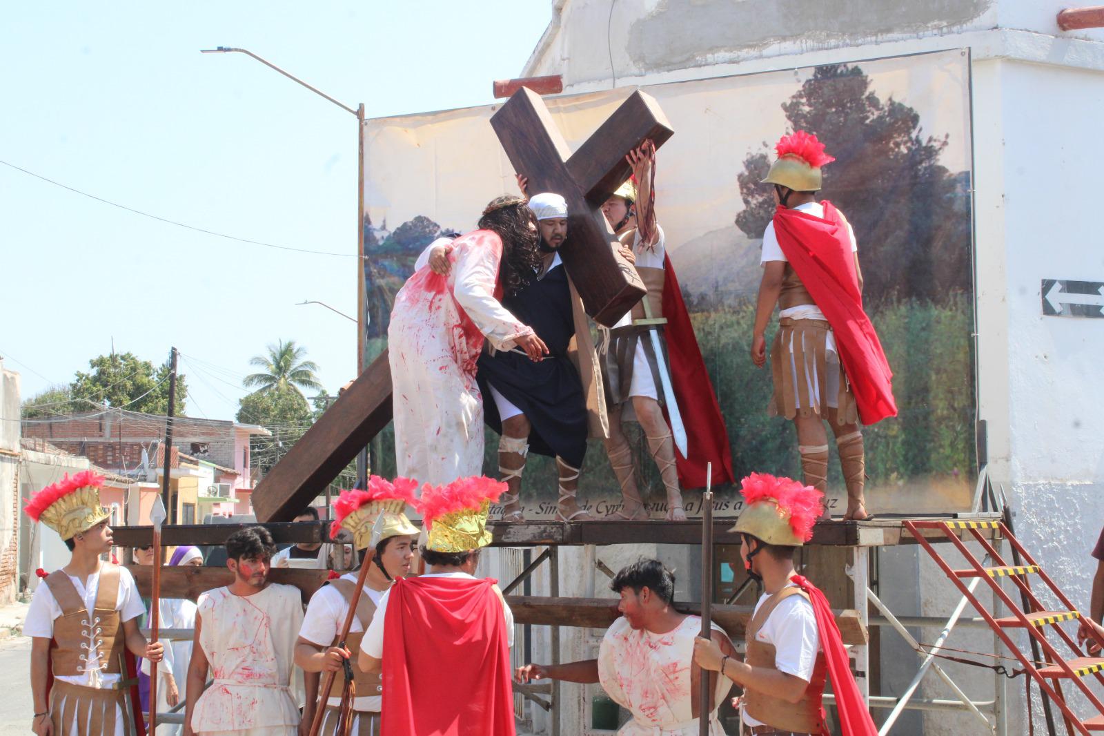 $!Reviven la pasión de Cristo en el ya tradicional Viacrucis viviente, en El Rosario