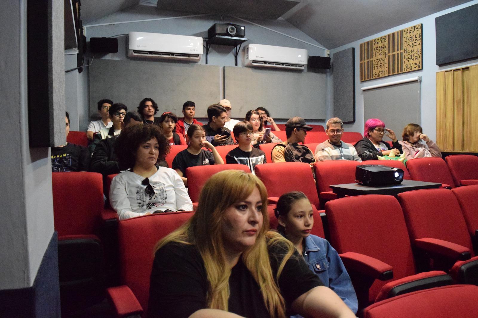 $!Los participantes estuvieron atentos al actor.