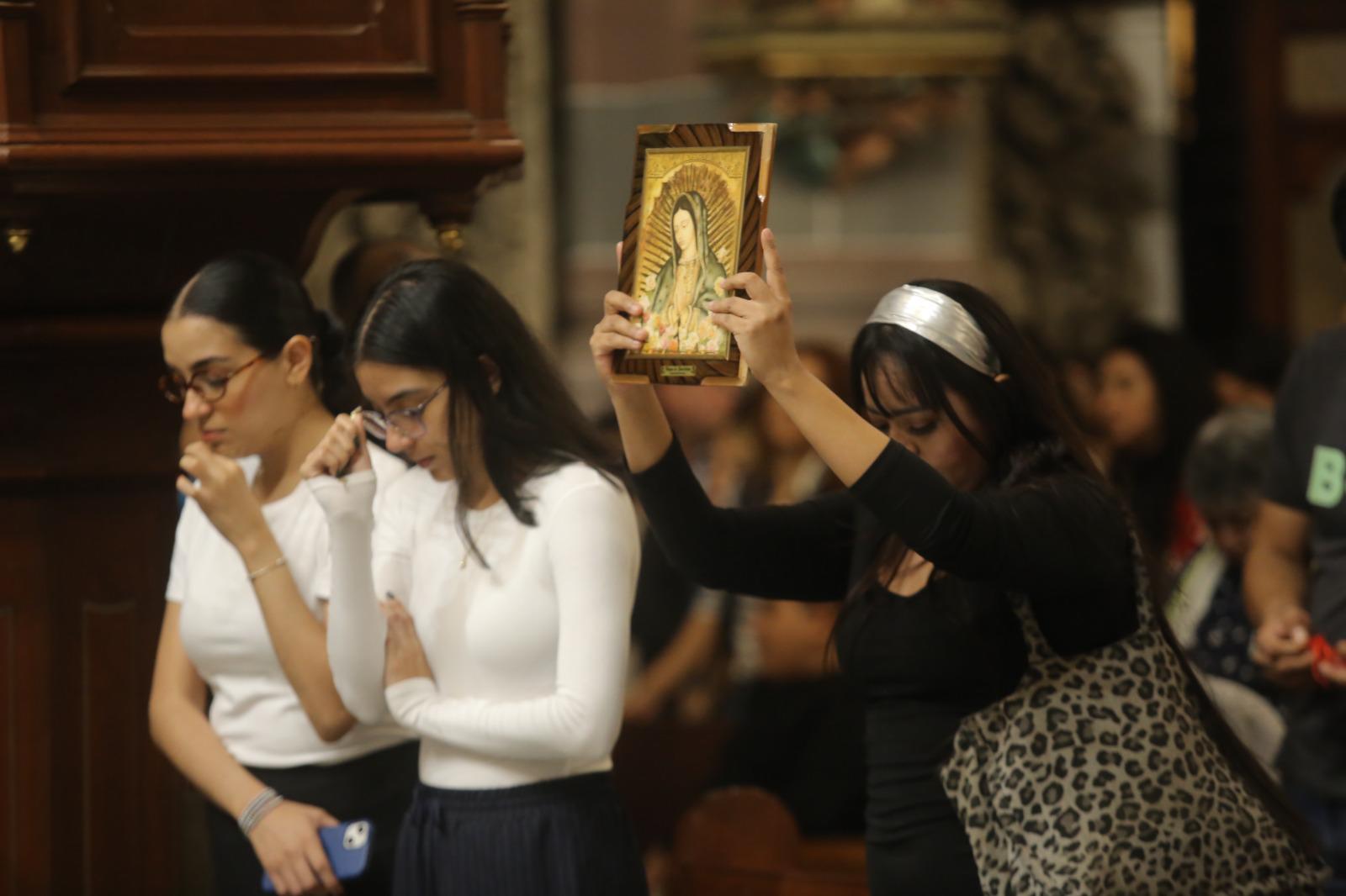 $!Cantan ‘Las Mañanitas’ a la Virgen de Guadalupe y piden por la paz en Sinaloa