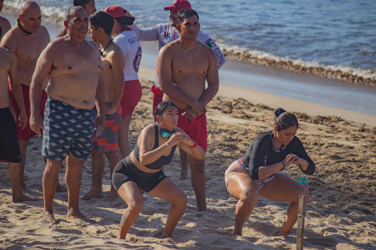 $!Avanza curso de certificación de salvavidas con participación de 15 mujeres en Mazatlán