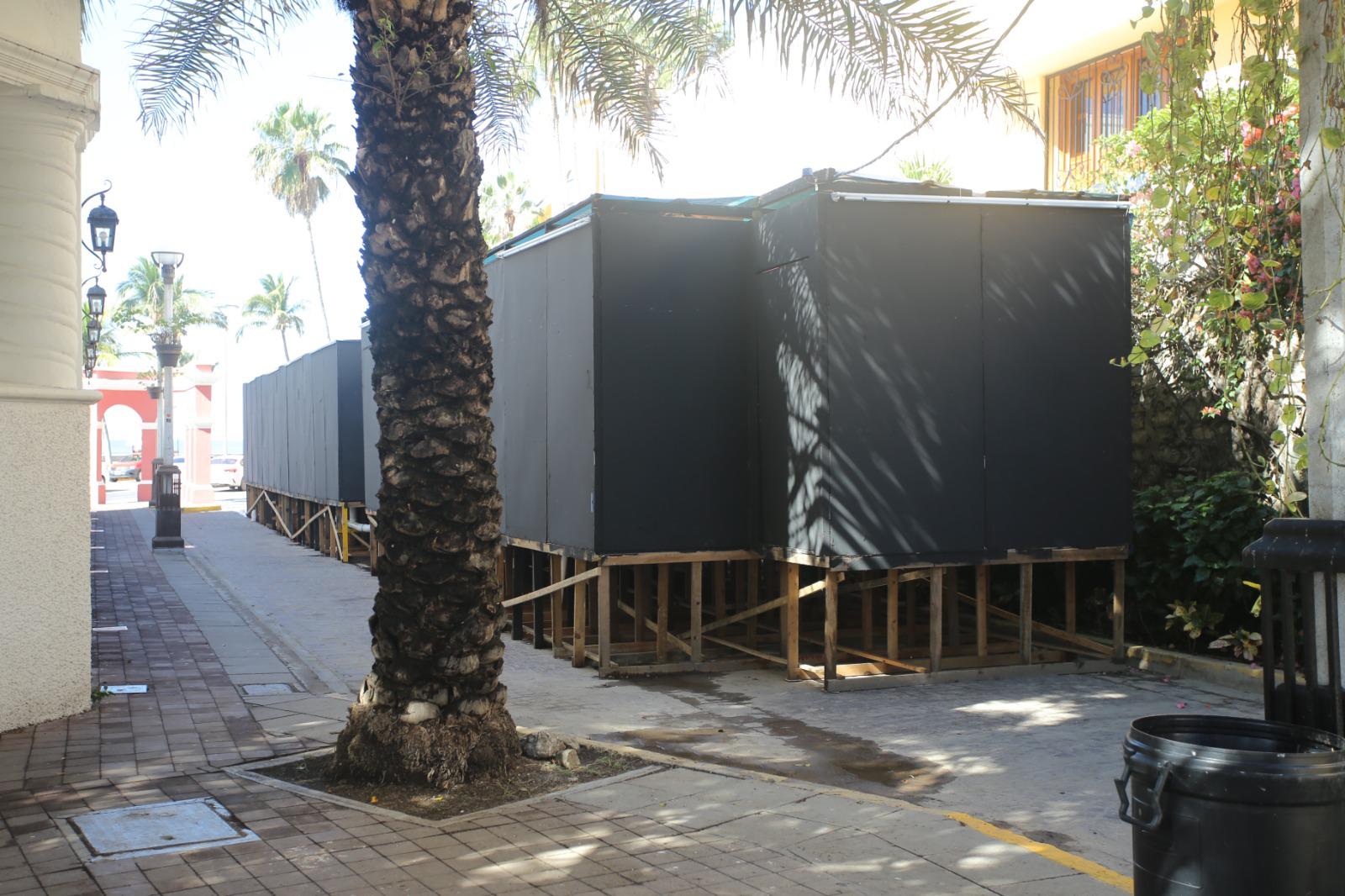 $!Olas Altas se sigue alistando para el Carnaval con la instalación de baños