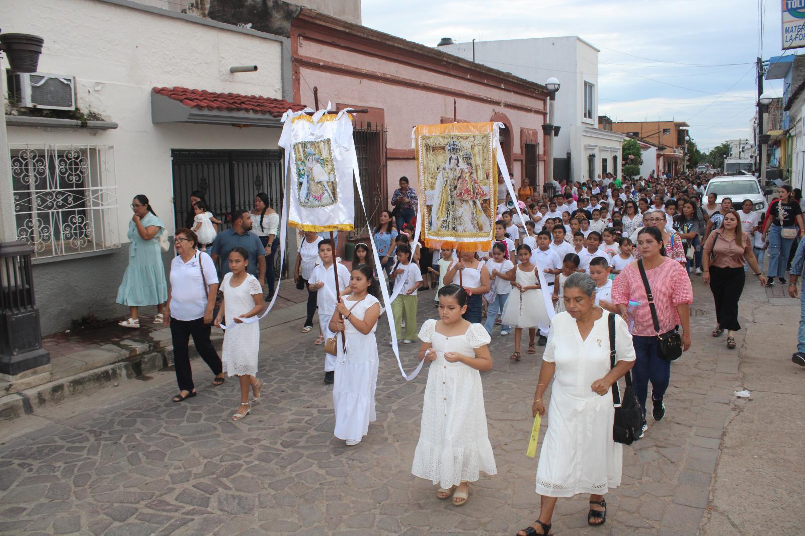 $!Niños peregrinan por la Virgen del Rosario y piden paz y salud para sus familias