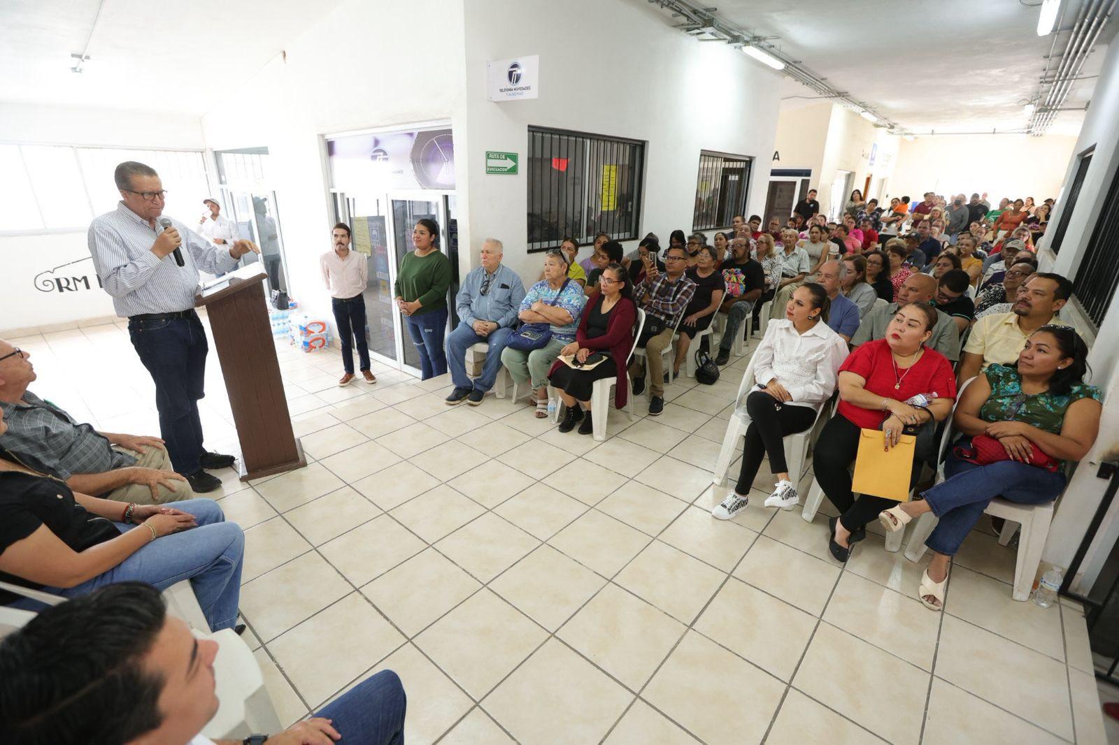 $!Locatarios del Mercado Miguel Hidalgo de El Rosario reciben apoyos tras crisis por violencia