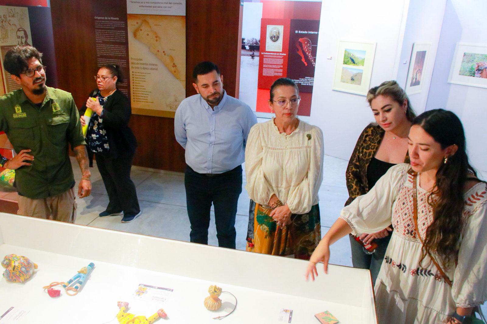 $!Piezas de objetos rituales forman parte de la muestra.