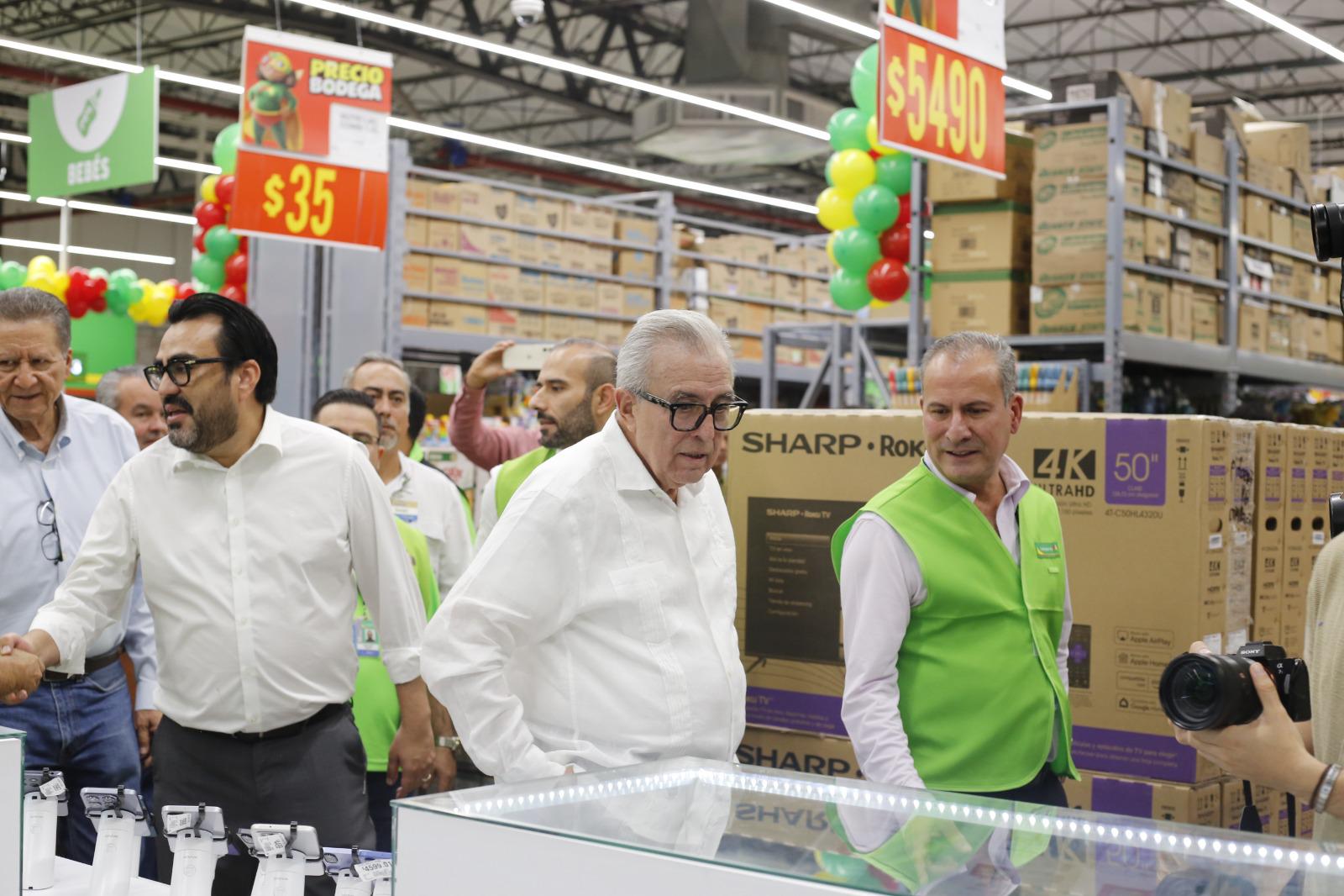 $!Gobierno de Sinaloa acude a inauguración de tienda Bodega Aurrerá en Villa Bonita, Culiacán