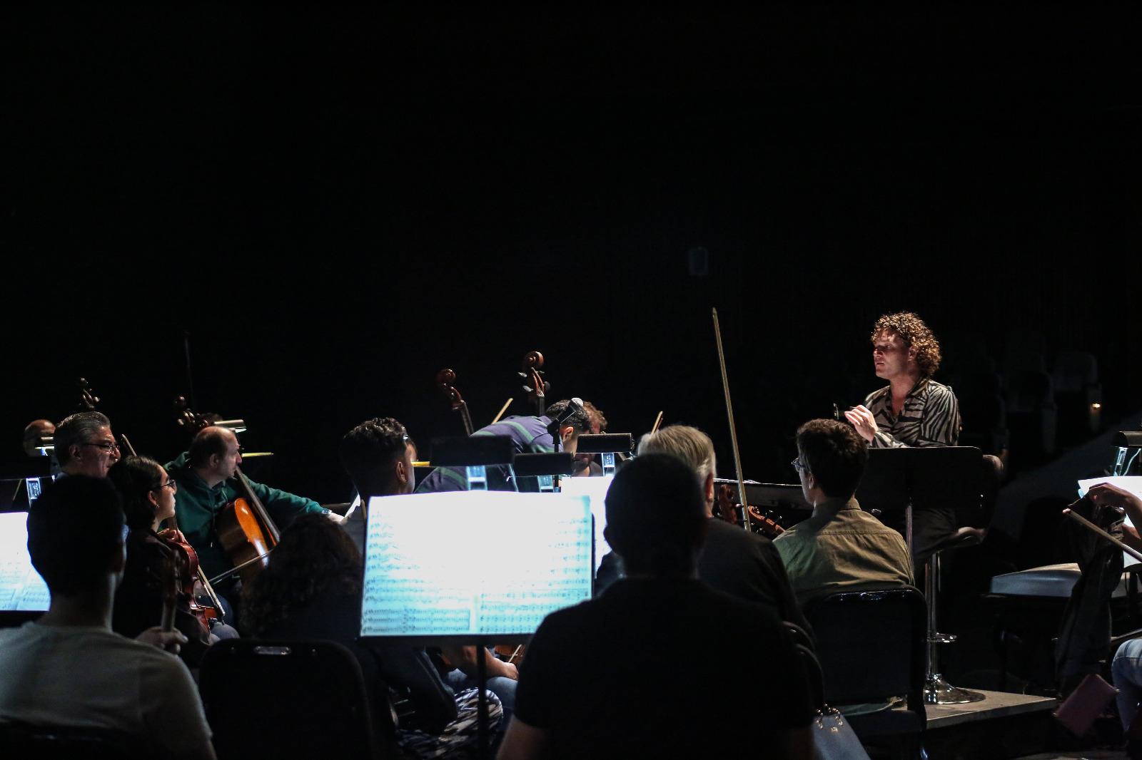 $!La OSSLA durante los ensayos del programa.