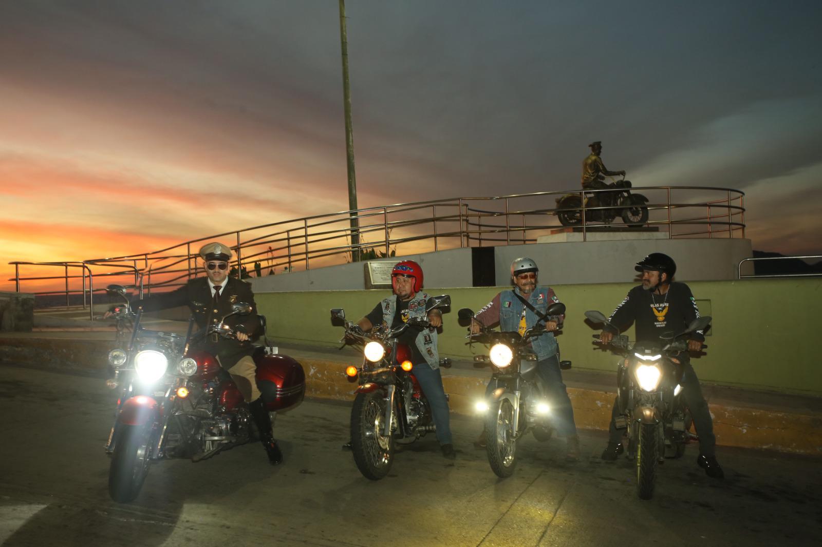 $!Motociclistas realizaron un recorrido en honor a Pedro Infante.