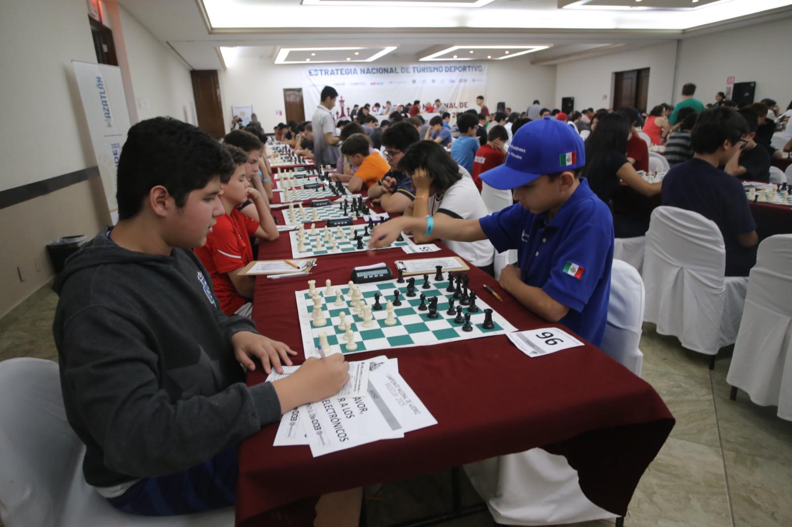 $!Fuerte competencia se vive en Nacional de Ajedrez Mazatlán