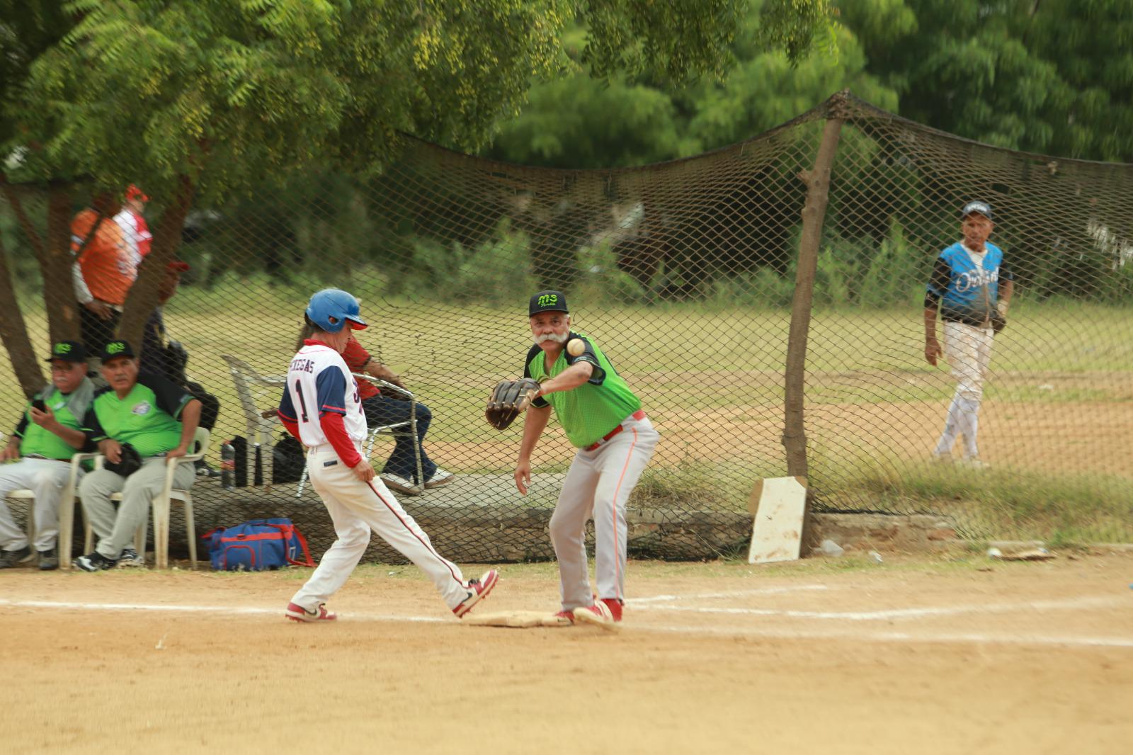 $!Mace Salazar iguala con Maret Panadería, en Liga de Beisbol Dominical
