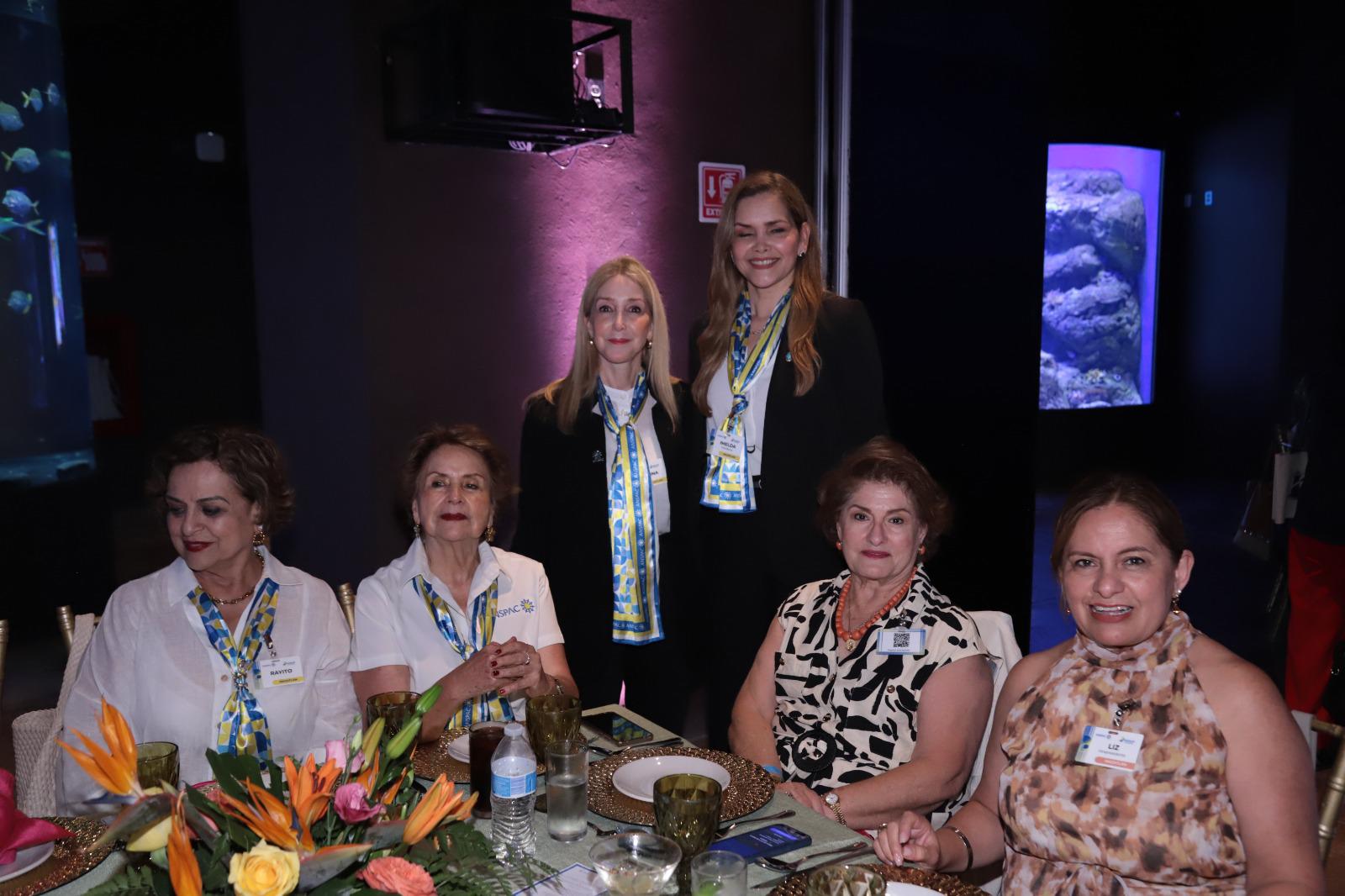 $!Rayito Arias de Rodríguez, Magdalena Rodríguez de Ramírez, Balbina Herrera de Medrano, Imelda Morales de Chicuate, Coco Urrea de Valadés y Liz Benítez de Sarabia.