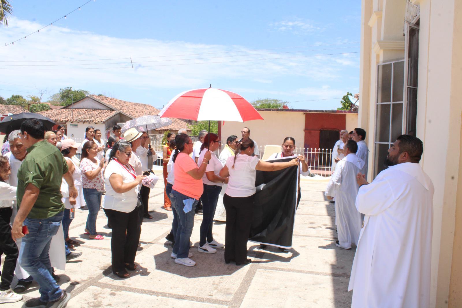 $!Fieles de Cacalotán reciben a su nuevo párroco, el padre Ramón García Valenzuela