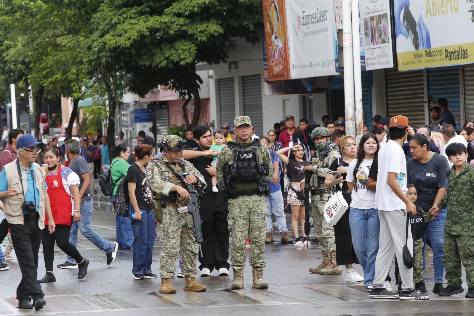 $!Baja afluencia marca desfile por la Independencia de México en Culiacán