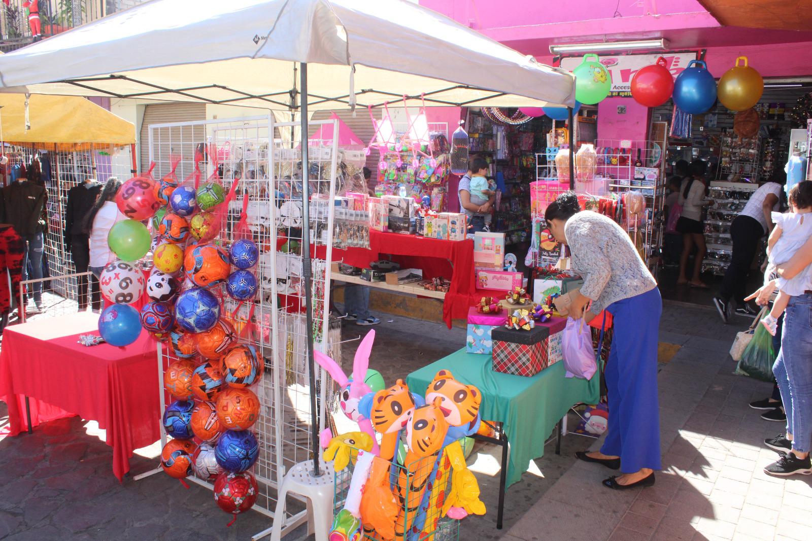 $!Comerciantes de Rosario invitan a consumir en la tradicional verbena navideña