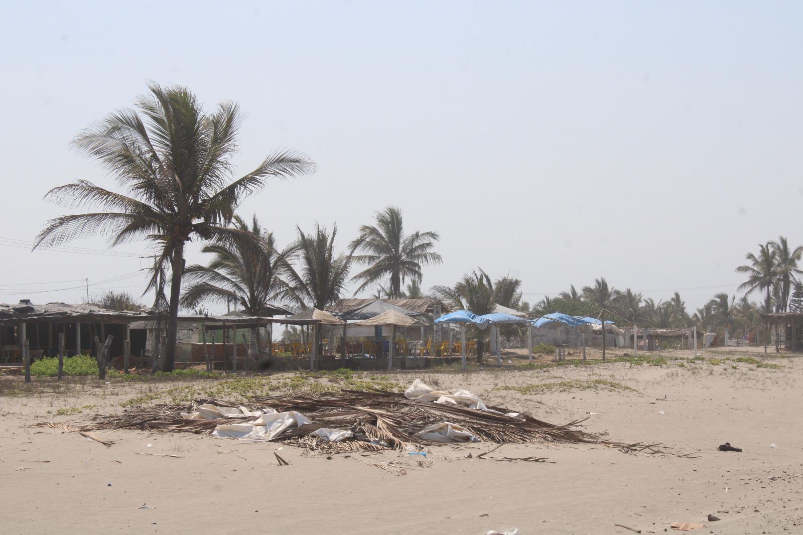 $!Playas de Rosario se quedan con basura y desechos tras la Semana Santa