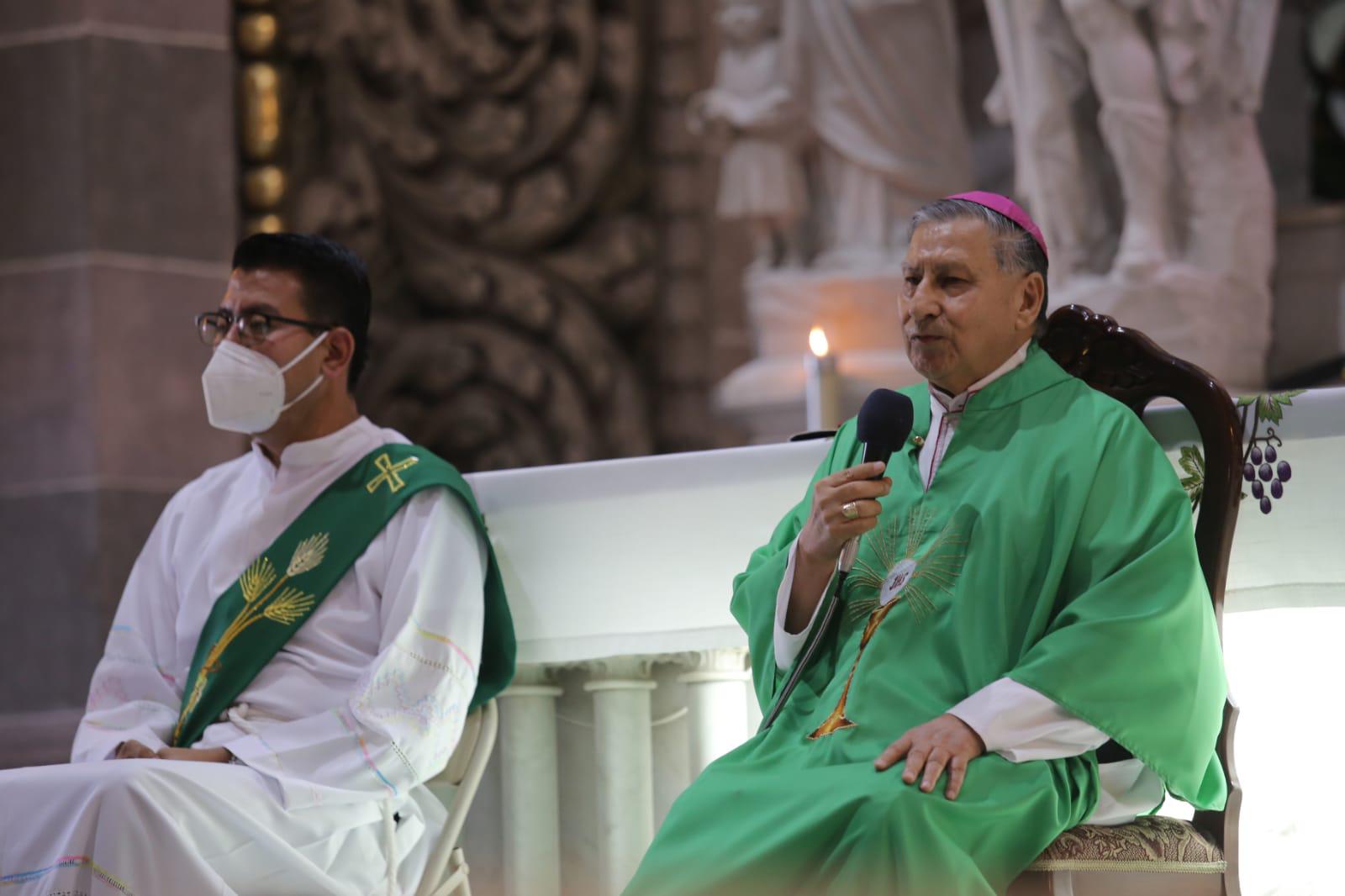 $!Obispo de Mazatlán llama a evitar fiestas y bailes por el Covid-19; harán misas más breves