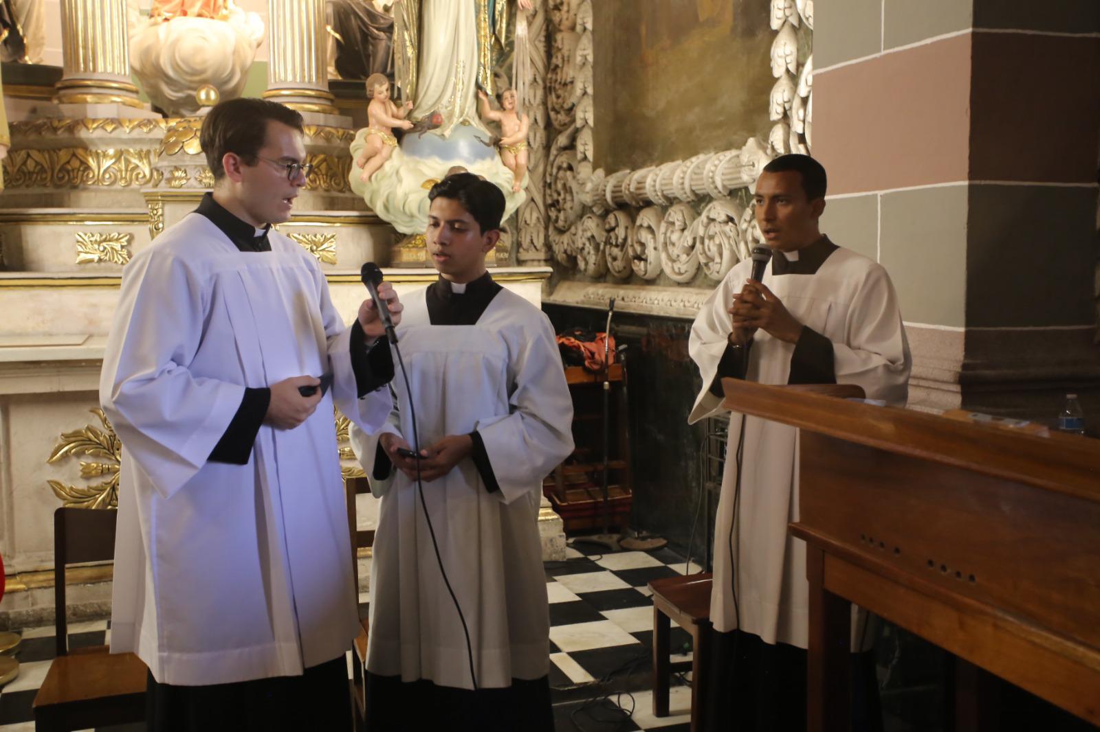 $!Renuevan sacerdotes de Mazatlán sus promesas de fe en la Misa Crismal