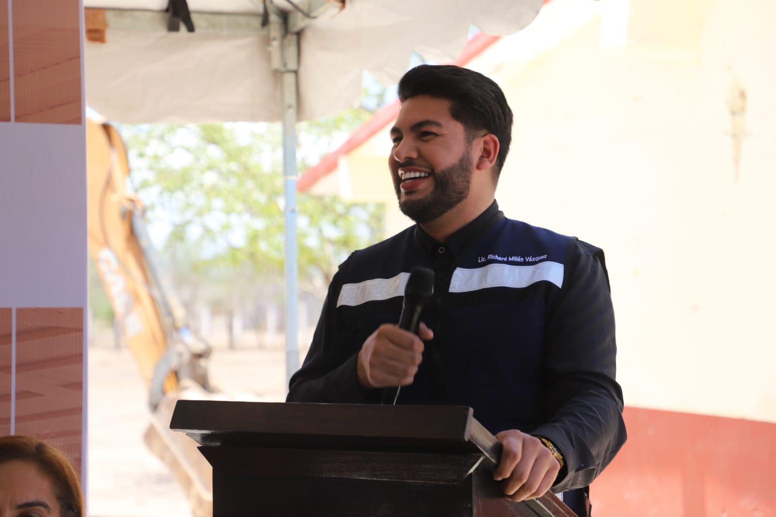 $!Llevan obras de infraestructura educativa a Boscoso y Tanques, en Elota