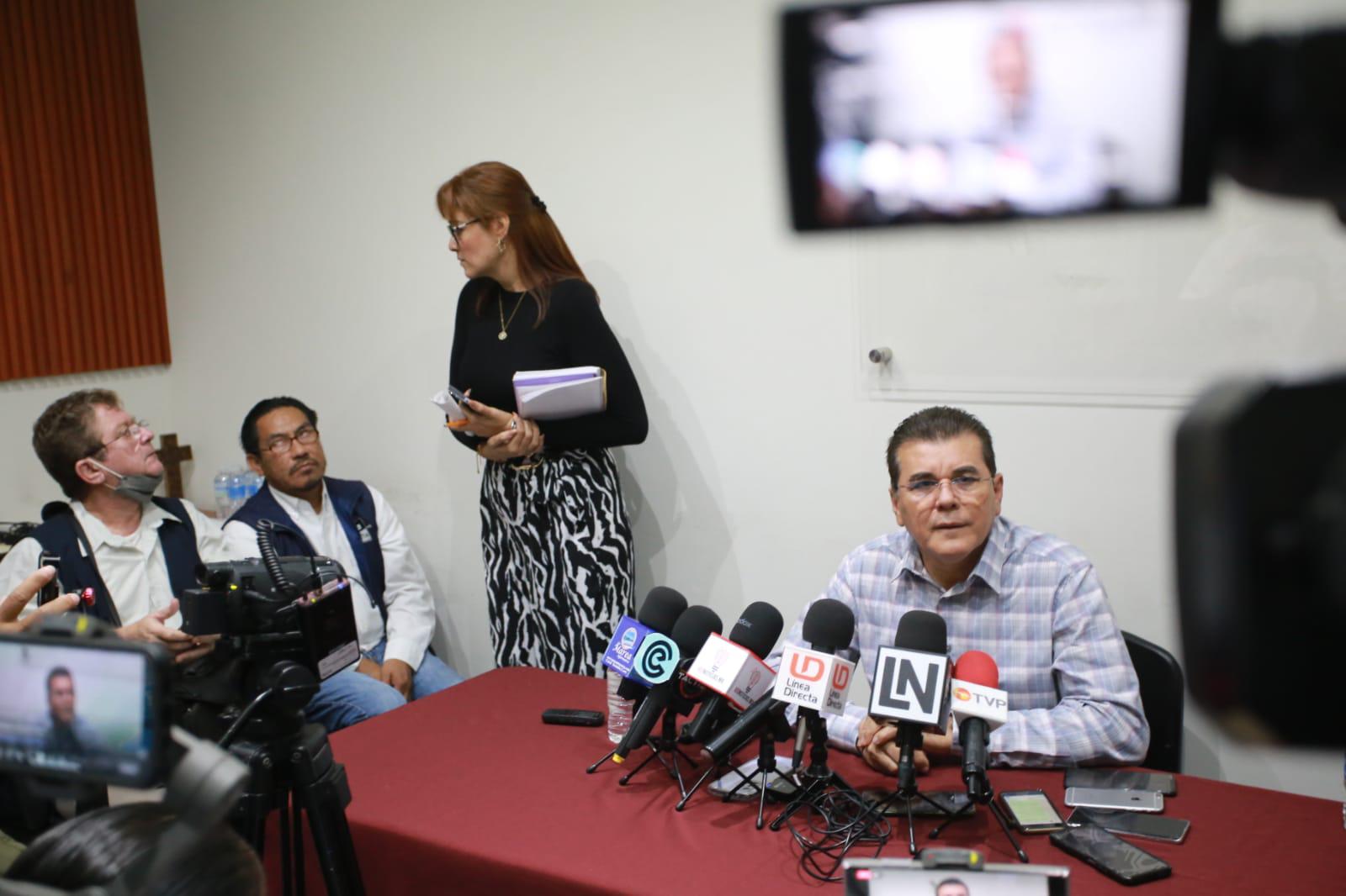 $!Acusa Diputado a Alcalde de Mazatlán de ‘nadar de muertito’