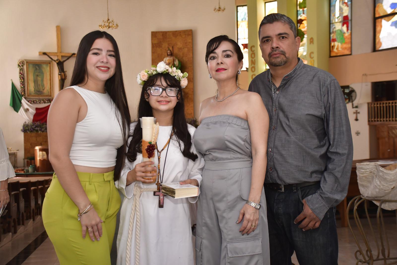 $!Lexie Carolina Tamayo Puente entre su familia.