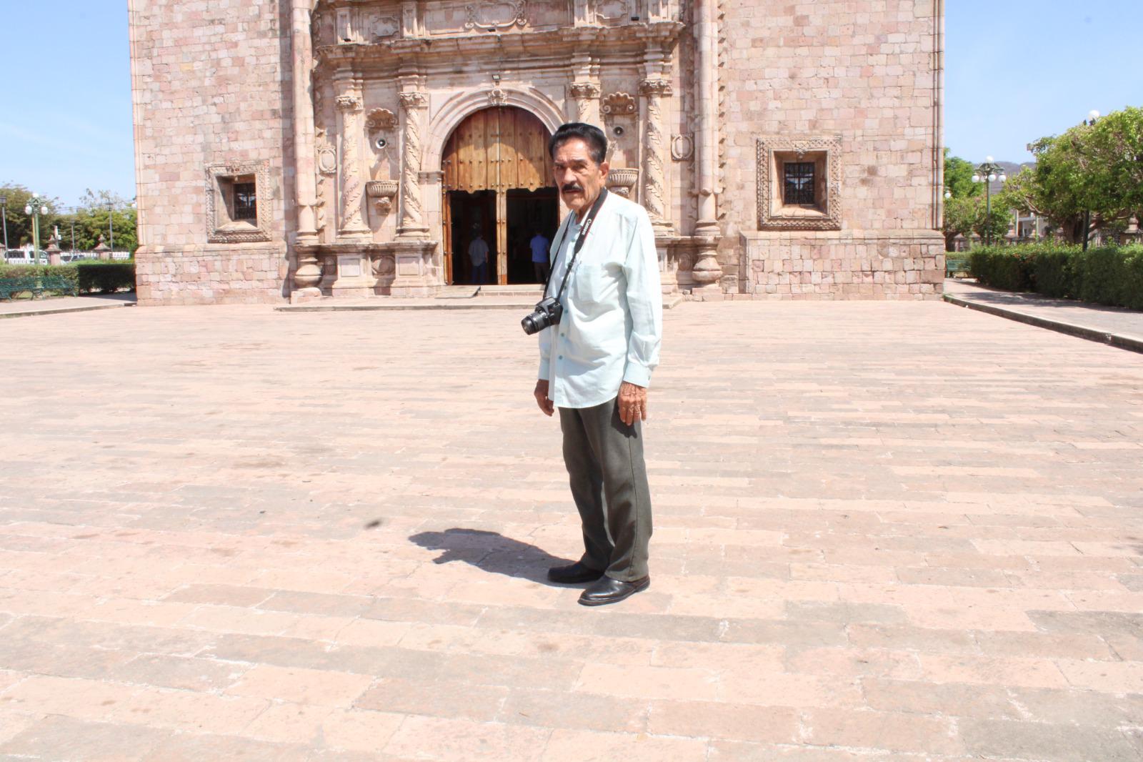 $!Agustín, casi medio siglo dedicado a la fotografía, en busca del sustento para su familia