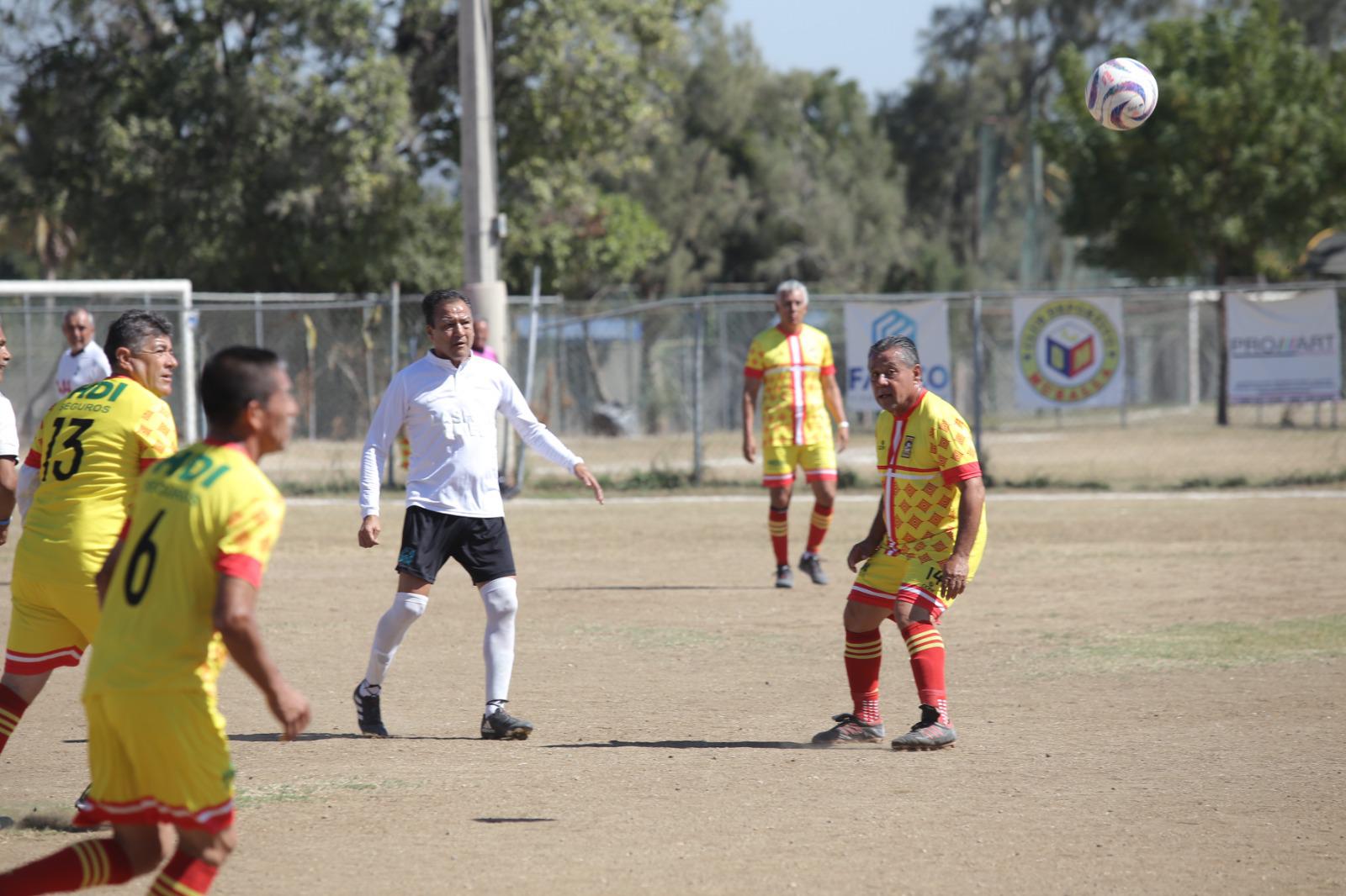 $!Deportivo Muralla vence a Coras de Nayarit en partido de veteranos