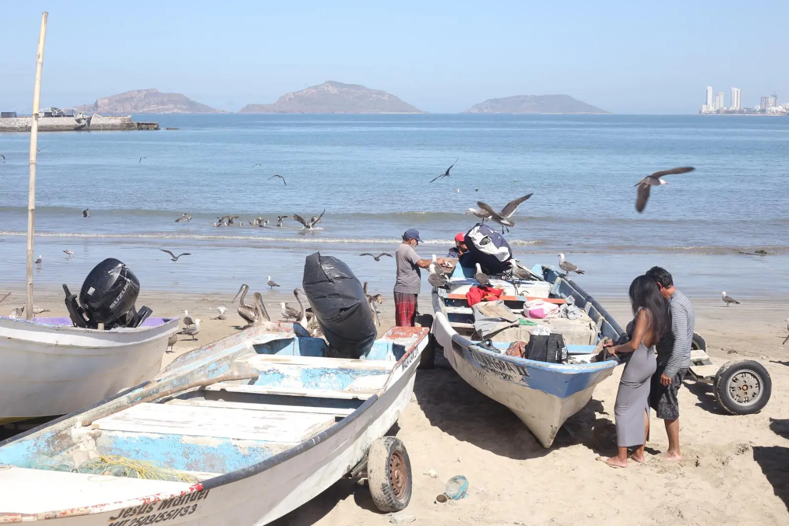 $!Reportan bajas ventas de pescado en Playa Norte pese a temporada vacacional en Mazatlán