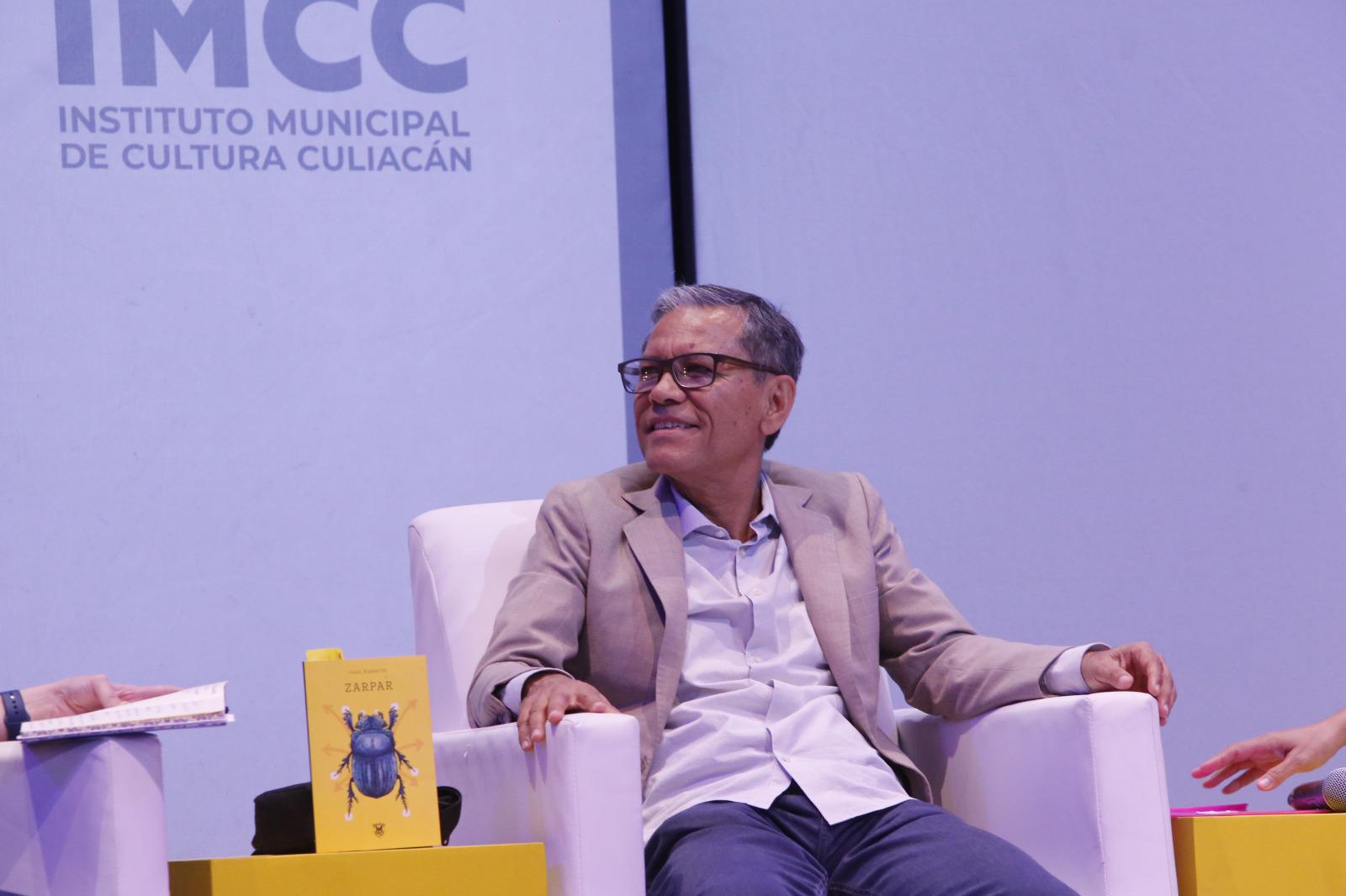 $!Ofrece Juan Esmerio Navarro ventanas a la introspección con su libro ‘Zarpar’