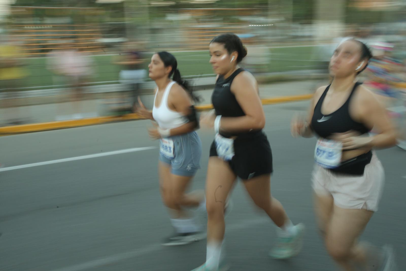 $!Corredores de todo el País toman salida de 10 kilómetros del Gran Maratón Mazatlán