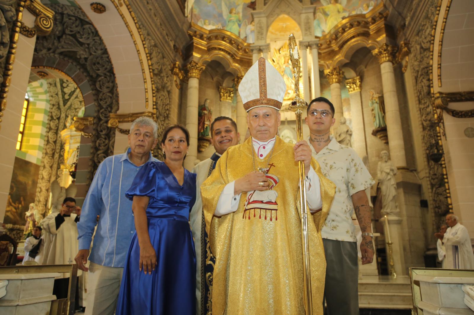 $!Ordenan a Sergio Armando como presbítero; Obispo de Mazatlán agradece por 29 años de su labor