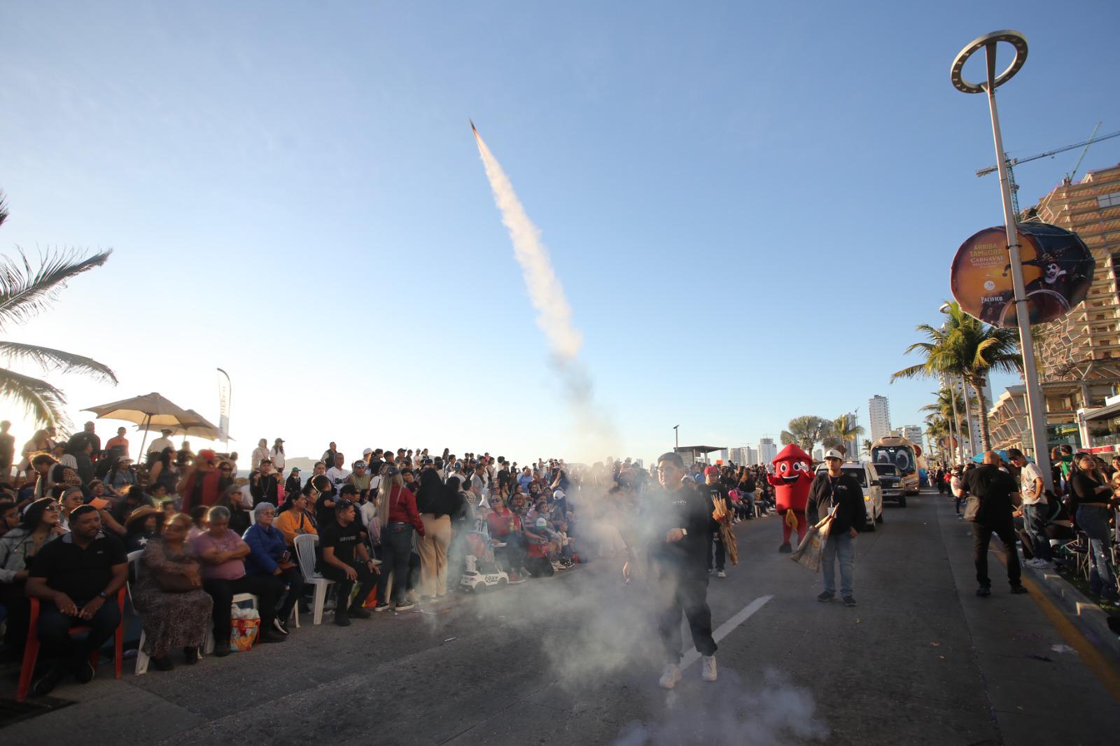 $!Asisten más de 480 mil personas al segundo y último desfile del Carnaval Internacional de Mazatlán 2026