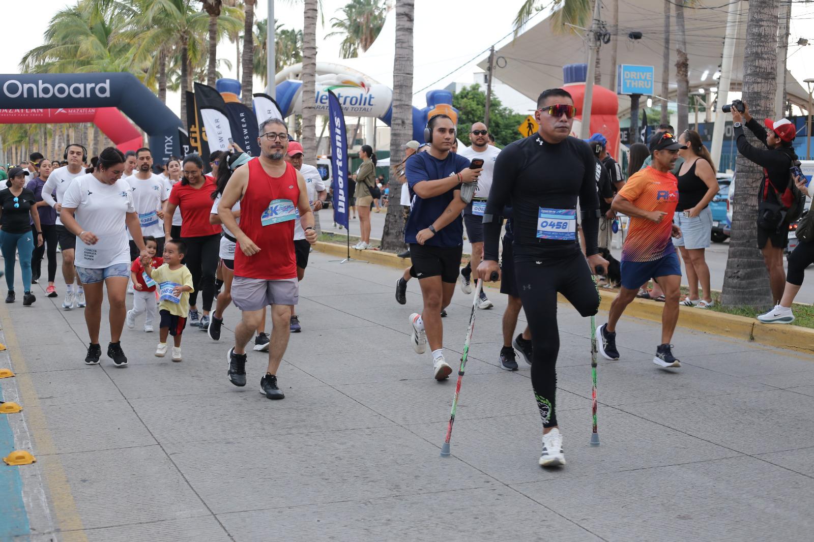 $!Hermanos Labrador dominan el asfalto en Carrera Conecta=te